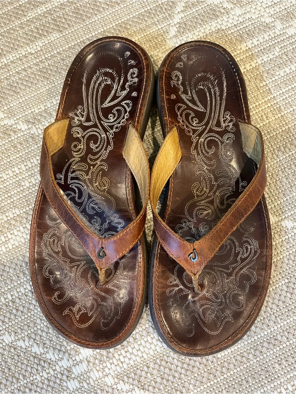 OluKai Women's Brown Leather Toe-Post Sandals